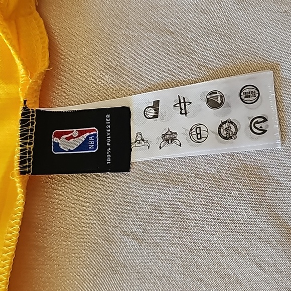 Lakers 23 - Picture 6 of 6